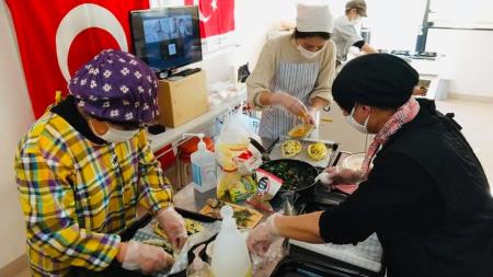 写真：トルコ・守山 創作料理の試作と懇談会の様子4