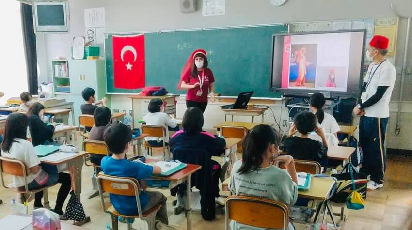写真：物部小学校のトルコ紹介の様子