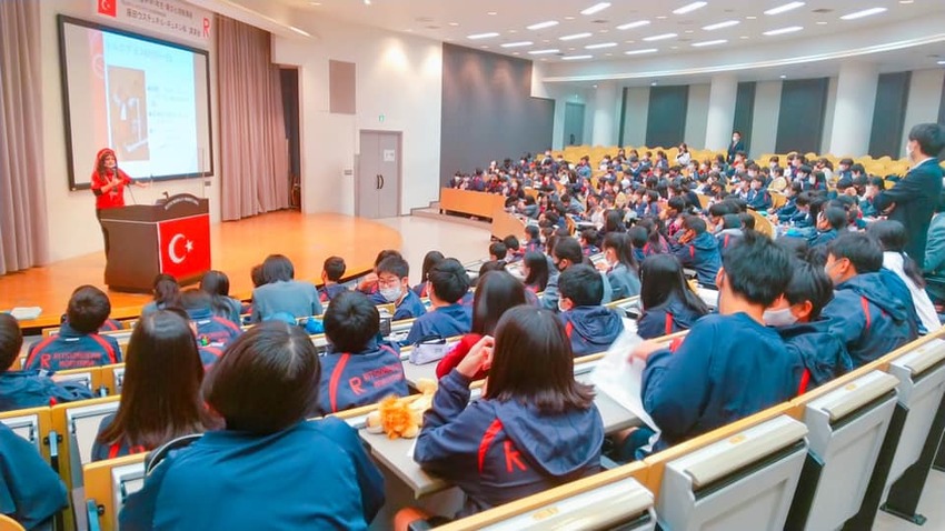 写真：立命館守山中学校・高校のトルコ紹介の様子