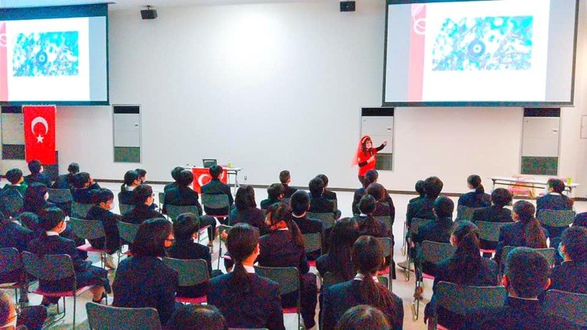 写真：守山南中学校のトルコ紹介の様子