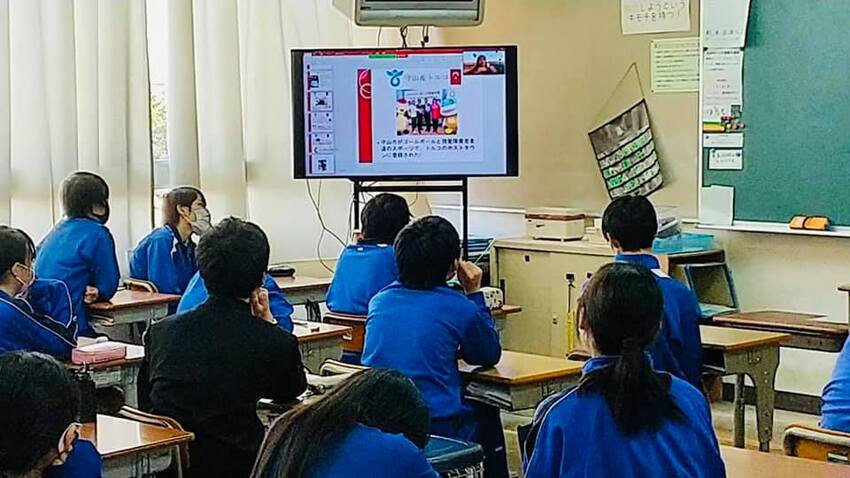 写真：守山中学校のトルコ紹介の様子