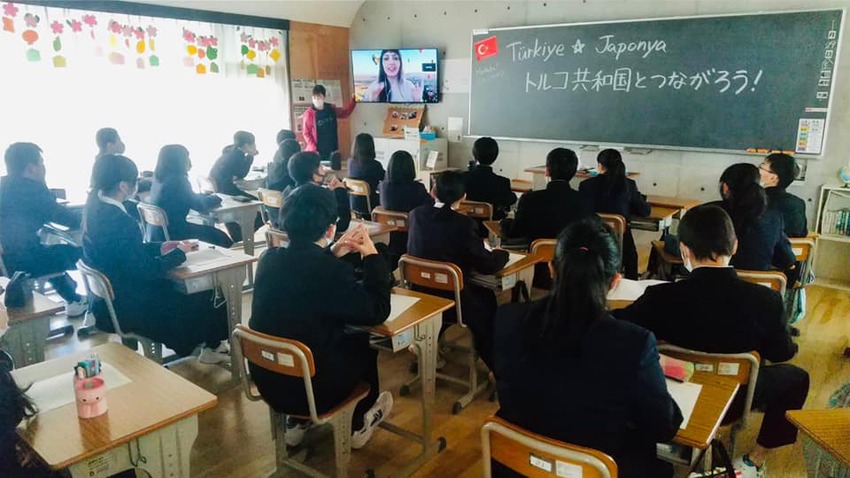 写真：明富中学校のトルコ紹介の様子