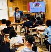 写真：小学校授業の様子