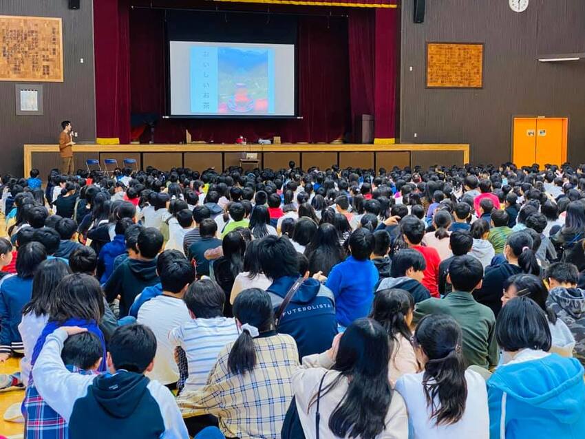 写真：吉身小学校のトルコ紹介の様子