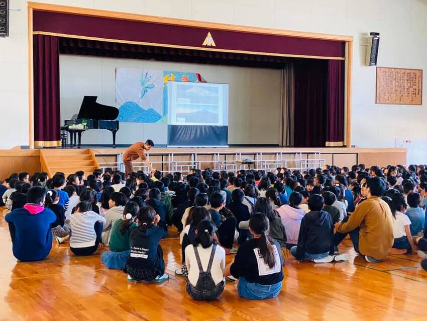 写真：立入が丘小学校のトルコ紹介の様子