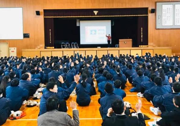 写真：守山南中学校のトルコ紹介の様子