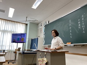 写真：青木　千草氏の授業の様子