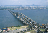 写真:琵琶湖大橋