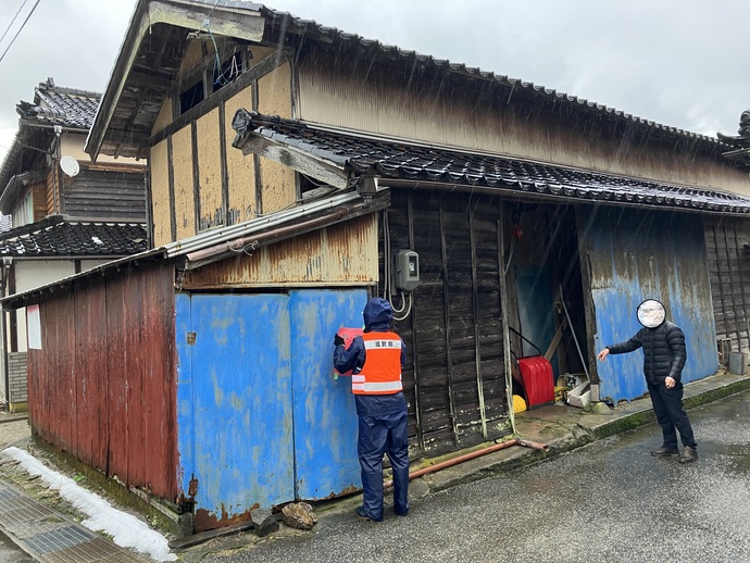 写真：能登半島地震被災地での被災地建築物応急危険度判定業務の様子（1）