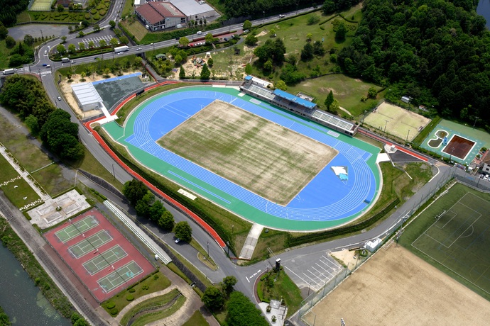 甲賀市水口スポーツの森陸上競技場写真