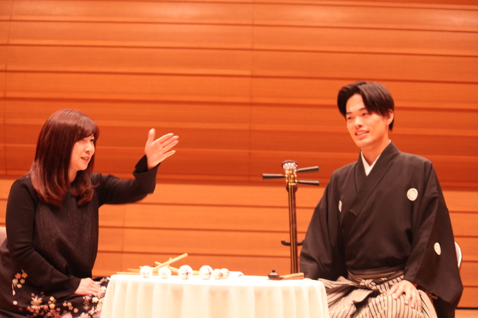 写真:対談で音楽について語り合う宮本さんと多田さん